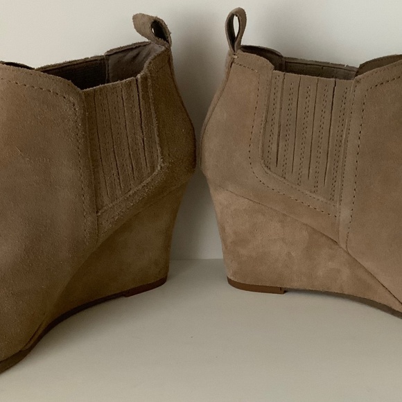 DV by Dolce Vita Suede Leather Wedge Booties. - Picture 3 of 9